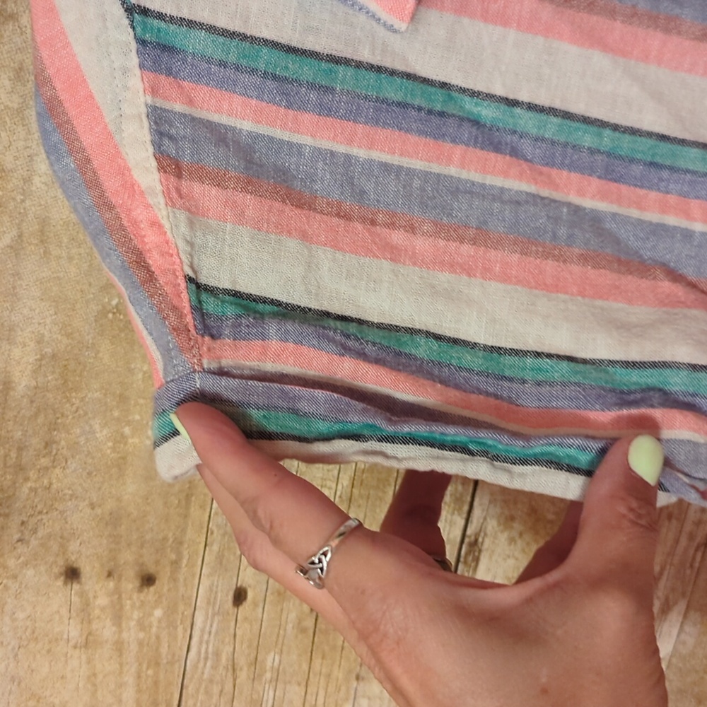 Flattering button down - Picture 3 of 5